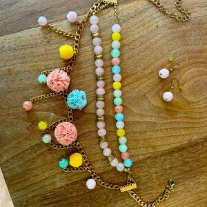 Set necklace and matching earrings